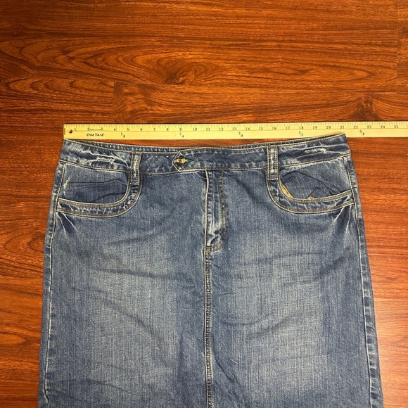 Old Navy Distressed Classic Denim Pencil Skirt size 20 - Picture 4 of 7